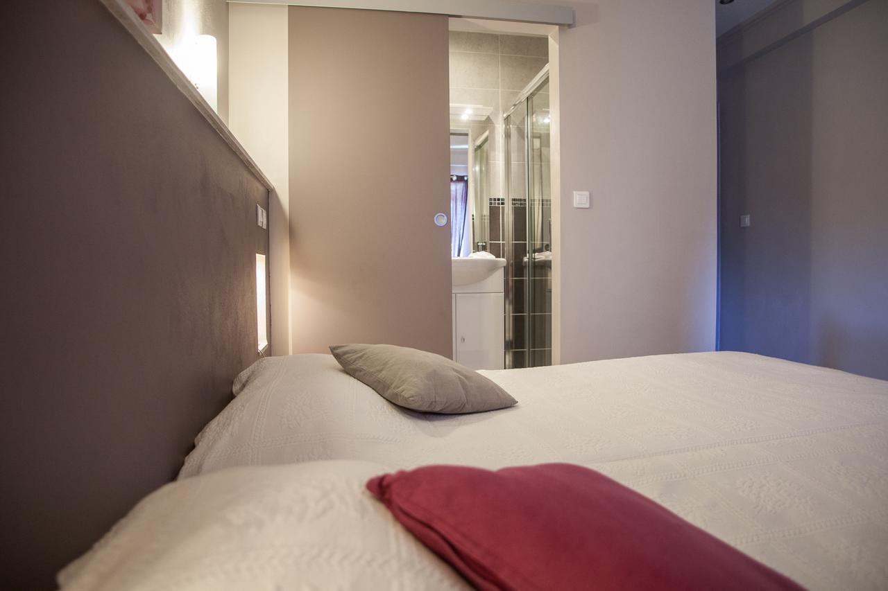 Logis Hotels - Auberge De L'Ile - Hotel 3 Etoiles Et Restaurant Creysse  المظهر الخارجي الصورة