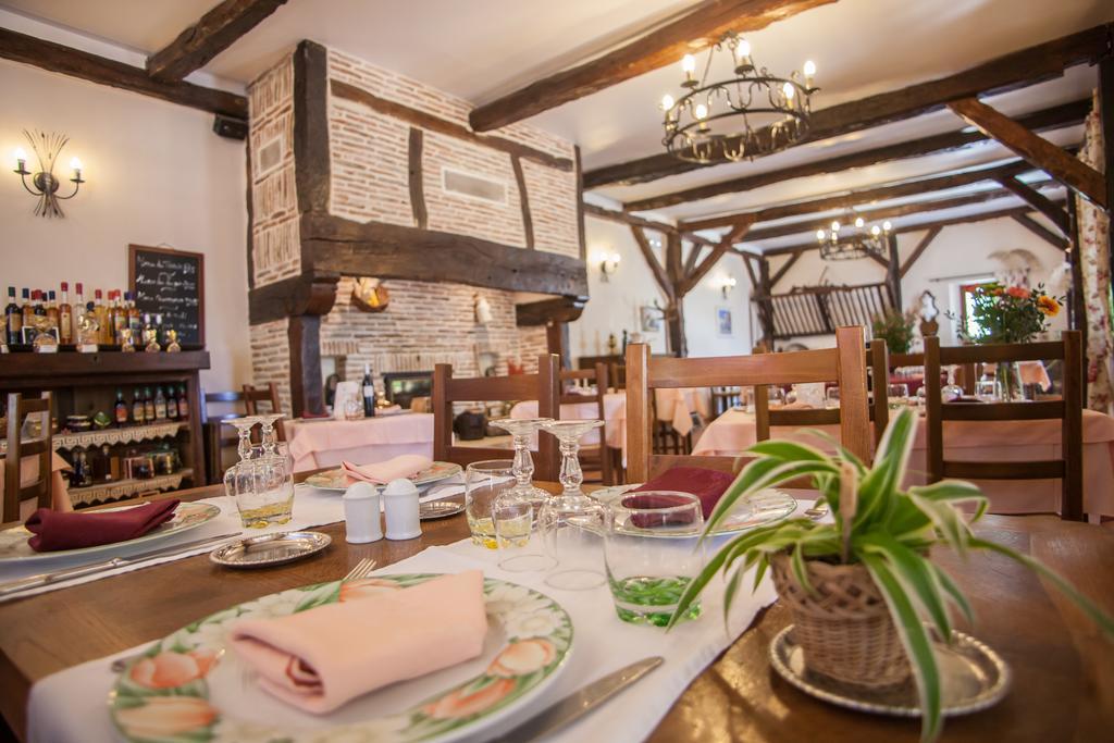 Logis Hotels - Auberge De L'Ile - Hotel 3 Etoiles Et Restaurant Creysse  المظهر الخارجي الصورة
