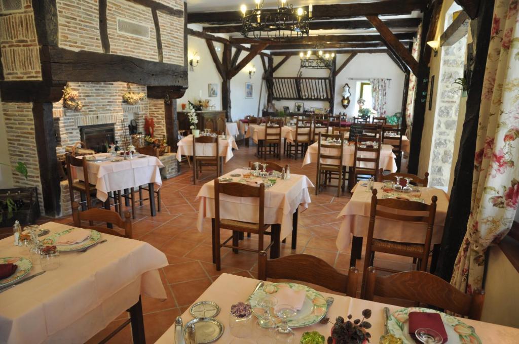 Logis Hotels - Auberge De L'Ile - Hotel 3 Etoiles Et Restaurant Creysse  المظهر الخارجي الصورة