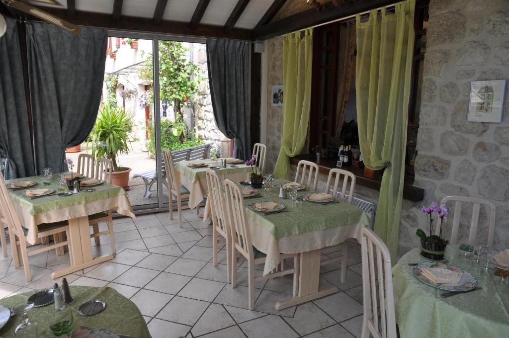 Logis Hotels - Auberge De L'Ile - Hotel 3 Etoiles Et Restaurant Creysse  المظهر الخارجي الصورة