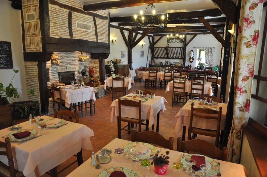 Logis Hotels - Auberge De L'Ile - Hotel 3 Etoiles Et Restaurant Creysse  المظهر الخارجي الصورة