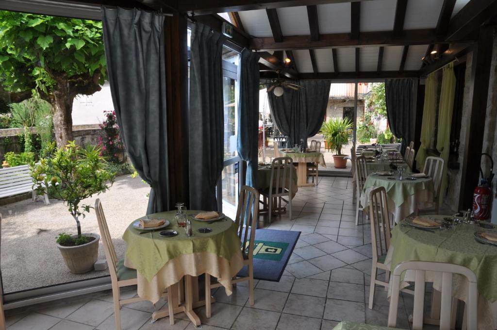 Logis Hotels - Auberge De L'Ile - Hotel 3 Etoiles Et Restaurant Creysse  المظهر الخارجي الصورة