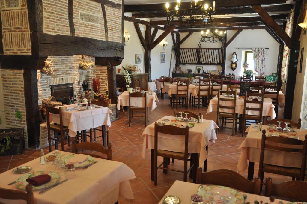 Logis Hotels - Auberge De L'Ile - Hotel 3 Etoiles Et Restaurant Creysse  المظهر الخارجي الصورة