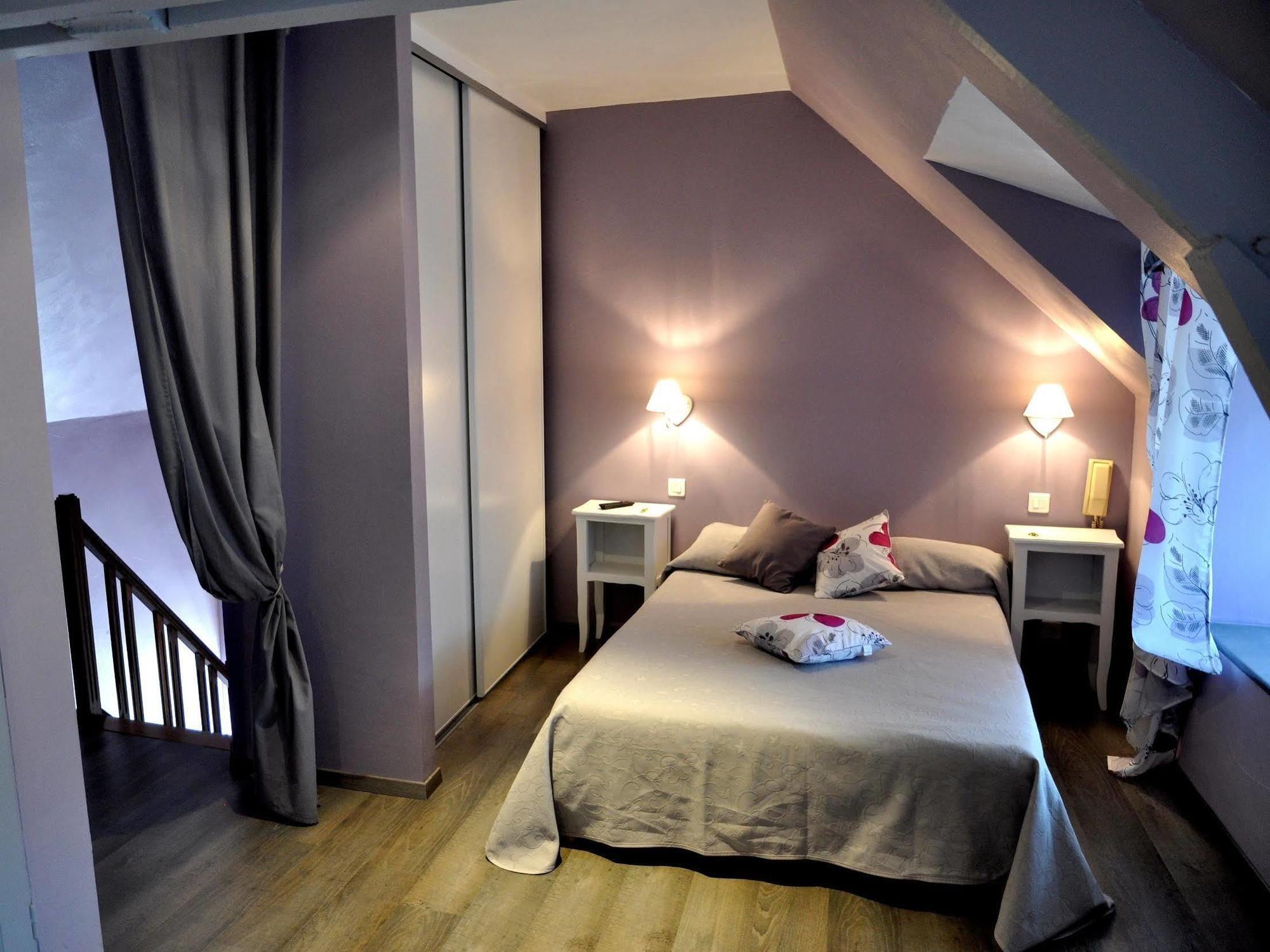 Logis Hotels - Auberge De L'Ile - Hotel 3 Etoiles Et Restaurant Creysse  المظهر الخارجي الصورة