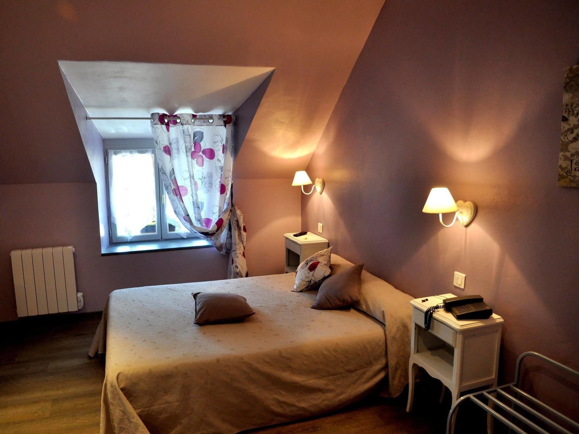 Logis Hotels - Auberge De L'Ile - Hotel 3 Etoiles Et Restaurant Creysse  المظهر الخارجي الصورة