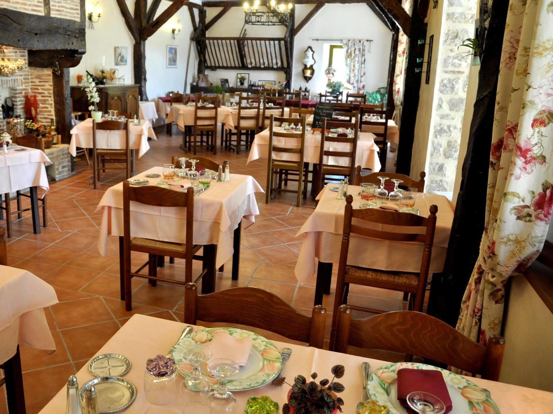 Logis Hotels - Auberge De L'Ile - Hotel 3 Etoiles Et Restaurant Creysse  المظهر الخارجي الصورة